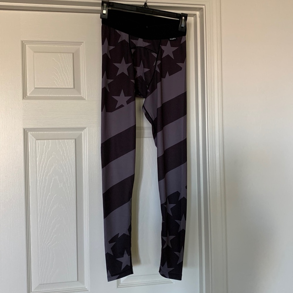 NWOT Mens medium compression workout tights under layer patriotic